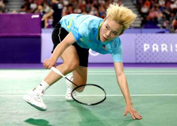 GOH Jin Wei sewaktu beraksi menentang Johanita Scholtz dalam perlawanan Kumpulan H pada Sukan Olimpik di Paris, Perancis, malam tadi. - AFP