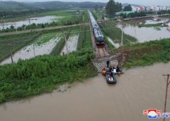 This recent undated photo released by North Korea's official Korean Central News Agency (KCNA) via KNS on July 31, 2024 shows an aerial view of flooding after record-breaking heavy rains near the city of Sinuiju in North Pyongan province.  (Photo by KCNA VIA KNS / AFP) / - South Korea OUT / REPUBLIC OF KOREA OUT   ---EDITORS NOTE--- RESTRICTED TO EDITORIAL USE - MANDATORY CREDIT "AFP PHOTO/KCNA VIA KNS" - NO MARKETING NO ADVERTISING CAMPAIGNS - DISTRIBUTED AS A SERVICE TO CLIENTS
THIS PICTURE WAS MADE AVAILABLE BY A THIRD PARTY. AFP CAN NOT INDEPENDENTLY VERIFY THE AUTHENTICITY, LOCATION, DATE AND CONTENT OF THIS IMAGE. THIS PHOTO IS DISTRIBUTED EXACTLY AS RECEIVED BY AFP. /