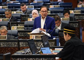 ANWAR Ibrahim semasa waktu pertanyaan-pertanyaan perdana menteri (PMQT) di Dewan Rakyat hari ini. - JABATAN PENERANGAN MALAYSIA 