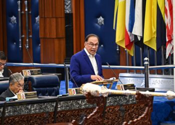 ANWAR Ibrahim semasa waktu pertanyaan-pertanyaan perdana menteri (PMQT) di Dewan Rakyat hari ini. - JABATAN PENERANGAN MALAYSIA