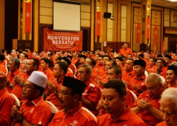 MUHYIDDIN Yassin semasa tiba di Konvensyen Parti Pribumi Bersatu Malaysia (Bersatu) 2024 di Pusat Konvensyen Ideal, Selayang, Selangor, semalam. – MINGGUAN/SYAKIR RADIN