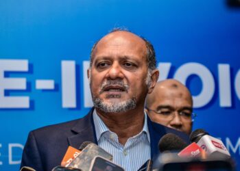 GOBIND Singh Deo ketika ditemui pemberita pada Hari Terbuka e-Invois Kebangsaan dan Majlis Pengiktirafan di M Resort dan Hotel Kuala Lumpur. - UTUSAN/SYAKIR RADIN