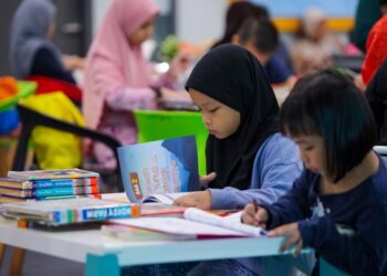 BAKAT anak pintar akan lebih terserlah sekiranya mereka dikenalpasti dengan lebih awal.