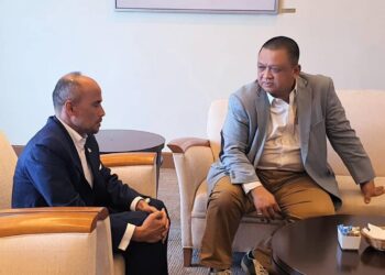 TUANKU Syed Faizuddin Putra Jamalullail sebelum berangkat pulang kepada baginda di Lapangan Terbang Antarabangsa Changi, Singapura baru-baru ini.-UTUSAN