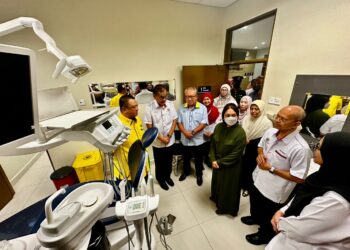 TUANKU Syed Faizuddin Putra Jamalullail berkenan merasmikan tiga klinik kesihatan baharu yang telah siap di Perlis iaitu Klinik Kesihatan Kampung Gial, Klinik Kesihatan Pauh dan Klinik Kesihatan Padang Besar .-UTUSAN