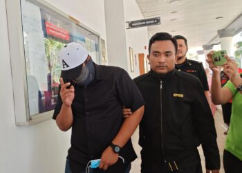 MOHAMAD Sobri Osman berdepan 40 pertuduhan berkaitan rasuah di Mahkamah Sesyen, Alor Setar, semalam.