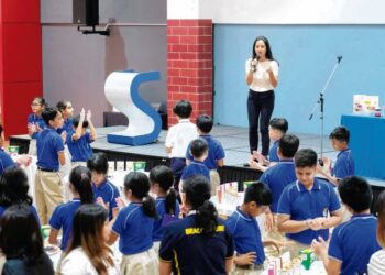 MENERIMA pendidikan di sekolah antarabangsa tidak mendedahkan sepenuhnya aspirasi nasional dalam kurikulum untuk pelbagai tujuan kenegaraan. -GAMBAR HIASAN