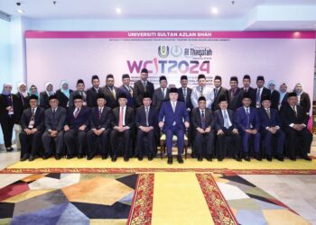 SULTAN Nazrin Muizzuddin Shah (tengah) berkenan bergambar bersama tetamu selepas merasmikan Persidangan Pemikiran dan Tamadun Islam Sedunia (WCIT) 2024 di Pusat Konvensyen Casuarina di Ipoh, Perak, semalam. Turut kelihatan Anwar Ibrahim; Dr. Ahmad Zahid Hamidi dan Saarani Mohamad. – UTUSAN/MUHAMAD NAZREEN SYAH MUSTHAFA