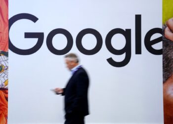 Logo Google dipamerkan ketika Kongres Dunia Mudah Alih (MWC) di Barcelona, pada 27 Februari 2024.- AFP
