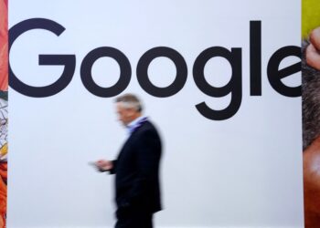 Logo Google dipamerkan ketika Kongres Dunia Mudah Alih (MWC) di Barcelona, pada 27 Februari 2024.- AFP