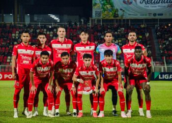 BARISAN pemain Kelantan Darul Naim (KDN) FC ketika aksi Liga Super menentang Perak FC pada Jumaat lalu.