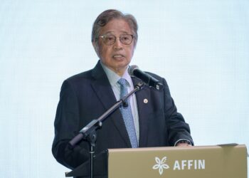 PREMIER Sarawak, Tan Sri Abang Johari Tun Openg berucap pada majlis menandatangani memorandum persefahaman (MoU) antara Kerajaan Sarawak bersama Lembaga Tabung Angkatan Tentera (LTAT) di Menara Affin @ TRX- UTUSAN/FARIZ RUSADIO