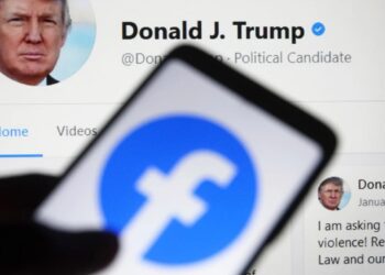 TRUMP melancarkan laman sosialnya sendiri, Truth Social bersama platform media sosial X pada tahun 2022.- AGENSI