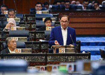 ANWAR Ibrahim semasa waktu pertanyaan-pertanyaan perdana menteri (PMQT) di Dewan Rakyat hari ini. - JABATAN PENERANGAN MALAYSIA 