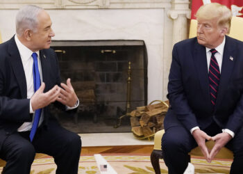 TRUMP dan Netanyahu mengadakan pertemuan di sebuah resort di Florida, semalam.- AGENSI