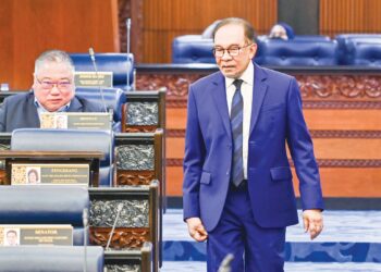 Anwar Ibrahim dalam Persidangan Dewan Rakyat di Bangunan Parlimen, semalam. – JABATAN PENERANGAN