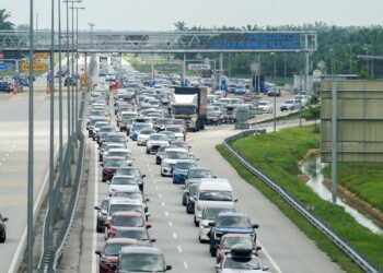 Jumlah kenderaan yang melebihi penduduk Malaysia menjadi punca peningkatan kes kemalangan jalan raya.