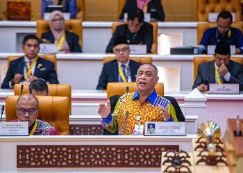 SAARANI Mohamad menjawab soalan pada Sidang DUN Perak di Bangunan Perak Darul Ridzuan, Ipoh. - UTUSAN/MUHAMAD NAZREEN SYAH MUSTHAFA