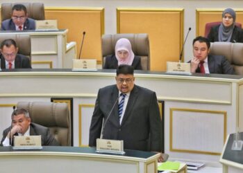 AB. RAUF Yusoh ketika sesi pertanyaan-pertanyaan lisan Sidang DUN Melaka di Seri Negeri, Ayer Keroh, Melaka.