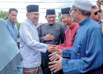 LONJAKAN kepercayaan rakyat khususnya persepsi awam mencerminkan keyakinan terhadap kerajaan Madani walaupun menghadapi cabaran ekonomi yang berterusan. – GAMBAR ANWAR IBRAHIM