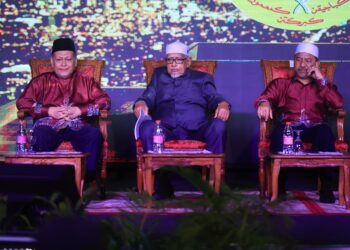 ABDUL Hadi Awang (tengah) semasa hadir keKelantan Membangun Bersama Islam Internasional Conference 2024 (KelMIC 2024) di Kota Bharu, Kelantan malam tadi.-UTUSAN/KAMARUL BISMI KAMARUZAMAN.