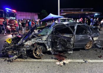KEADAAN kenderaan Proton Wira yang dinaiki Muhammad Iqwan Ahmad Izeham dan Nur Mimi Aliya Mohd. Shukri selepas terlibat dalam di Jalan Mengabang Lekor, Batu Rakit, Kuala Nerus, malam tadi.