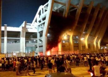 SERAMAI 30,000 penyokong TFC dijangka menyaksikan perlawanan separuh akhir Piala FA antara TFC dan Selangor di Stadium Sultan Mizan Zainal Abidin, Kuala Nerus, Jumaat ini.