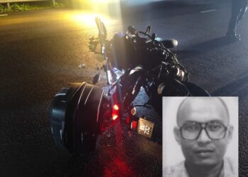MOHD. FIRDAUS Md. Ramli (gambar kecil) maut di lokasi kejadian selepas motosikal berkuasa tinggi ditunggangnya terlibat nahas dengan sebuah kenderaan lain di Kilometer 213.2 PLUS arah selatan berhampiran Alor Gajah, Melaka.