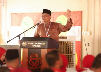 SHAMSUL Anuar Nasaraf semasa berucap pada majlis perasmian di Mesyuarat UMNO Bahagian Bachok di Kota Bharu, Kelantan.