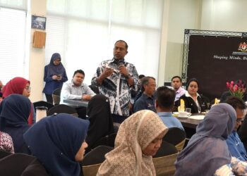 DR. ZAMBRY Abdul Kadir hadir pada sesi libat urus pada Program Karisma Pemikir Madani Siri 2 di AKEPT, Bandar Enstek, Nilai, Seremban hari ini.-UTUSAN/NUR SHARIEZA ISMAIL.