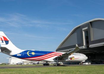 PESAWAT pertama Malaysia Airlines A330neo selesai proses mengecat badan di bengkel cat Airbus di Toulouse, Perancis baru-baru ini.