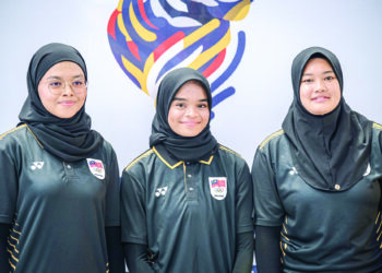 ARIANA (tengah) bersama Nurul Azreena Mohamad Fazil (kiri) dan Syaqiera Mashayikh akan beraksi bagi acara individu recurve pada Selasa ini selepas mereka tewas kepada Indonesia bagi acara berpasukan recurve di Sukan Olimpik Paris 2024.