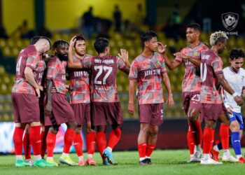 PEMAIN Kedah Darul Aman (KDA) FC meraikan kejayaan mereka menumpaskan Kelantan Darul Naim (KDN) FC 3-0 dalam aksi Liga Super di Stadium Darul Aman, kelmarin.-IHSAN KDA FC