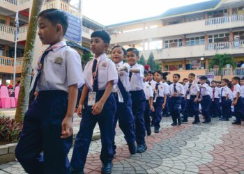 PERSEKITARAN sekolah rata-ratanya merupakan tempat pemupukan gaya hidup sihat di samping moraliti yang baik. - UTUSAN