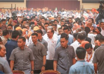 ANWAR Ibrahim tiba bagi menyempurnakan Majlis Perasmian Hari Peneroka Felda 2024 di Taman Ekspo Pertanian Malaysia (MAEPS), Serdang, semalam. – UTUSAN/MUHAMAD IQBAL ROSLI