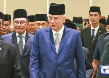 SULTAN Nazrin Muizzuddin Shah berkenan berangkat ke majlis Perasmian Pemikiran dan Tamadun Islam Sedunia (WCIT) 2024 di Ipoh, semalam. Turut hadir, Perdana Menteri, Datuk Seri Anwar Ibrahim. – utusan/MUHAMAD NAZREEN SYAH MUSTHAFA