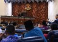 PERSIDANGAN Dewan Rakyat petang ini sekali lagi gamat berikutan dakwaan terdapat pemimpin DAP yang memohon tanah di Kelantan. 