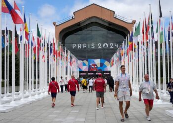 PINTU Masuk ke Perkampungan Sukan temasya Sukan Olimpik Paris 2024 di Saint-Denis. – AFP