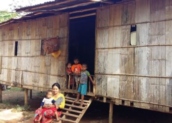 PEMIMPIN muda dilihat mampu memberikan nafas baharu kepada DUN Nenggiri, Gua Musang, Kelantan khususnya buat masyarakat Orang Asli jika dipilih menjadi wakil rakyat. - UTUSAN/AIMUNI TUAN LAH