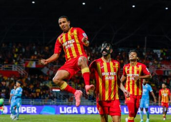 PEMAIN Selangor, Yohandry Orozco meraikan jaringan pada perlawanan Liga Super 2024 Selangor menentang Penang FC, di Stadium Majlis Bandaraya Petaling Jaya, malam tadi.-UTUSAN/SHIDDIEQIIN ZON