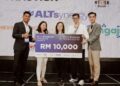 5 startup terbaik (dari kiri: Nakngaji, messenger.ai, Otter Barista, ALT Synergy, Axtraction AI) masing-masing membawa pulang RM10,000 dan akan menyertai
program eksklusif MYStartup Market Access.