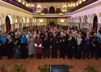 PENTADBIR bukan sahaja perlu menguruskan operasi harian dengan cekap, tetapi juga harus memiliki pemikiran yang kritis, bertindak sebagai ejen perubahan dan berinovasi tinggi. - GAMBAR KEMENTERIAN PENDIDIKAN TINGGI