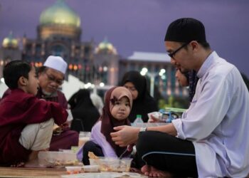 SELAIN berpuasa pada hari Asyura, umat Islam digalakkan berpuasa pada hari sebelumnya iaitu hari kesembilan Muharam atau hari tasu’a.– UTUSAN/FAISOL MUSTAFA