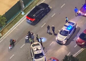 AKSI kejar-mengejar 
MPV polis dengan sebuah kereta dipandu seorang lelaki di Jalan Cyberjaya - Dengkil.