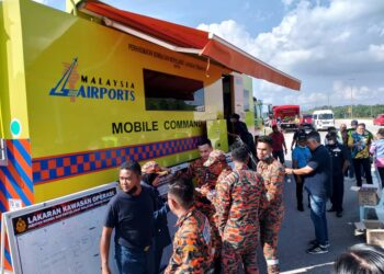 SEBUAH jentera mudah alih 'Command Post' milik MAHB di KLIA. - UTUSAN/ MOHD HUSNI MOHD NOOR