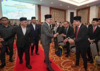 Perdana Menteri, Datuk Seri Anwar Ibrahim berucap pada Konvensyen Memartabatkan Perundangan dan Kehakiman Syariah Malaysia di Putrajaya di sini, hari ini. -UTUSAN/FAISOL MUSTAFA