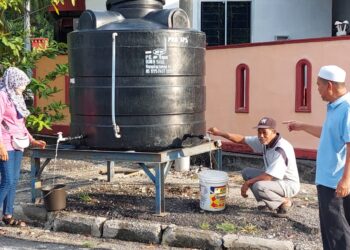 PENGGUNA air di Pulau Pinang dinasihat untuk mengurangkan penggunaan air sebanyak 10 peratus sehingga musim hujan yang dijangka bermula September ini.-GAMBAR HIASAN