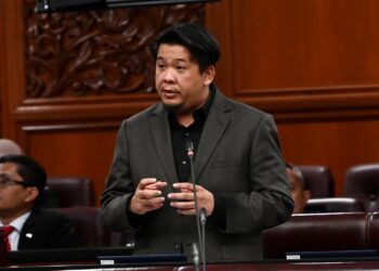 LUKANISMAN Awang Sauni semasa sesi pertanyaan-pertanyaan bagi jawab lisan di Dewan Negara hari ini. -JABATAN PENERANGAN MALAYSIA