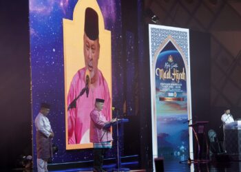 SULTAN Ibrahim berkenan menyampaikan Titah Diraja sempena Majlis Sambutan Ma'al Hijrah Tahun 1446H / 2024M di PICC Putrajaya. - UTUSAN/FAISOL MUSTAFA