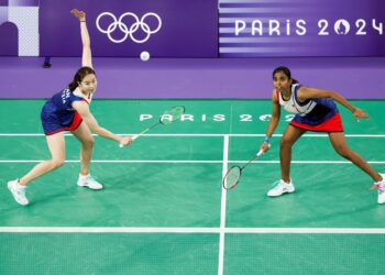 PEARLY Tan (kiri) dan M. Thinaah menewaskan beregu China, Liu Sheng Shu-Tan Ning 21-14, 21-14 pada perlawanan akhir Terbuka Hong Kong 2024, hari ini.